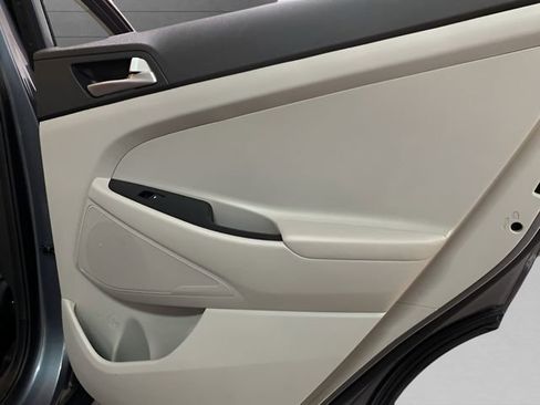 Used 2021 Hyundai Tucson SE image 64