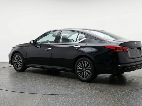 Used 2025 Nissan Altima 2.5 SV FWD image 6