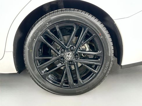 Used 2025 Toyota Camry SE image 28