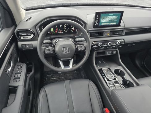 New 2025 Honda Pilot Touring image 26