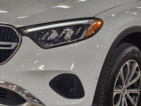 Used 2025 Mercedes-Benz GLC 300 4MATIC image 14