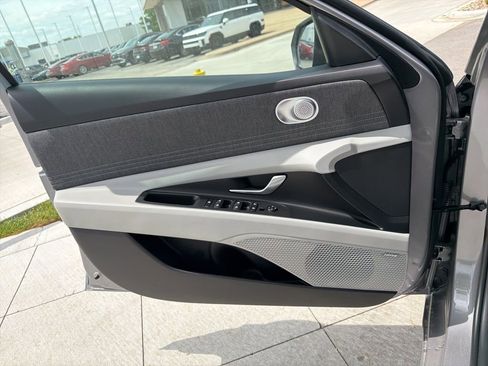 New 2026 Hyundai Elantra Limited FWD image 31