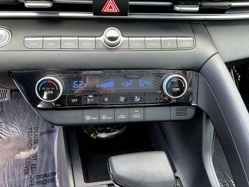 Certified 2024 Hyundai Elantra SEL FWD image 15