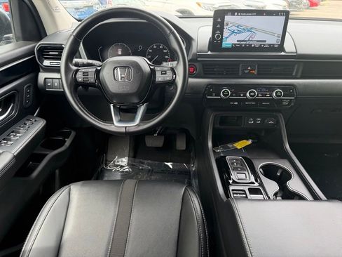 Used 2025 Honda Pilot Touring image 15
