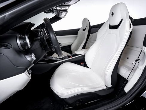 Certified 2019 Ferrari Portofino image 4