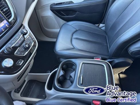 Used 2024 Chrysler Pacifica Touring-L FWD image 28