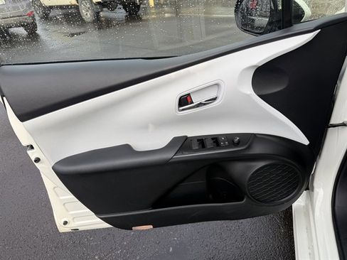 Used 2020 Toyota Prius Prime LE image 32