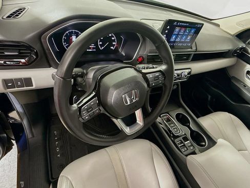 Used 2025 Honda Pilot Touring image 9