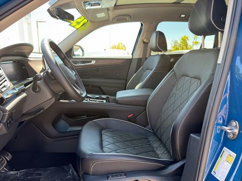 Used 2025 Volkswagen Atlas SEL Premium R-Line image 2