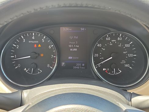 Used 2018 Nissan Rogue SV FWD image 20