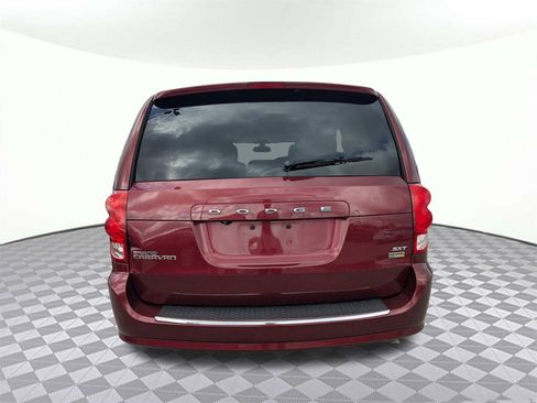 Used 2019 Dodge Grand Caravan SXT image 4