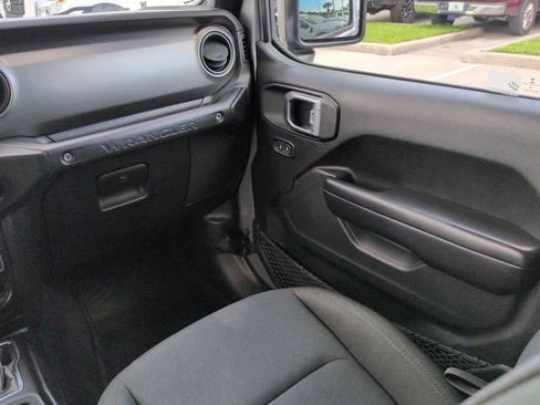 Used 2019 Jeep Wrangler Unlimited Sport S AWD/4WD image 17