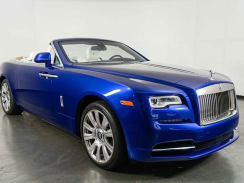 Used 2017 Rolls-Royce Dawn RWD image 2