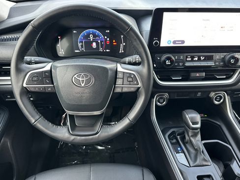 Used 2025 Toyota Grand Highlander AWD image 14