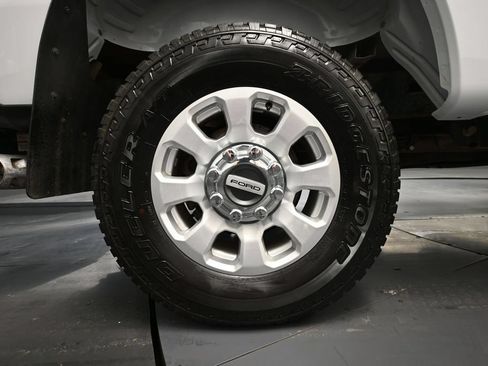 Used 2024 Ford F250 XLT w/ FX4 Off-Road Package AWD/4WD image 11