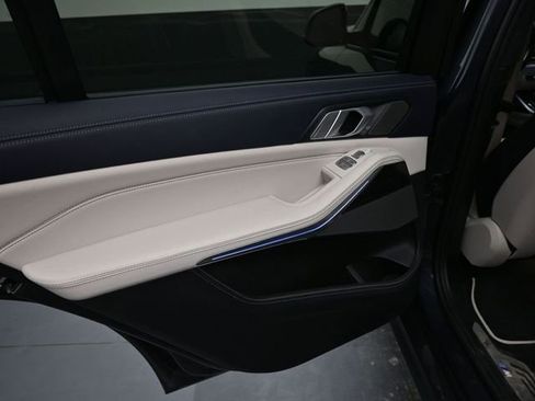 Used 2021 BMW X7 M50i image 18