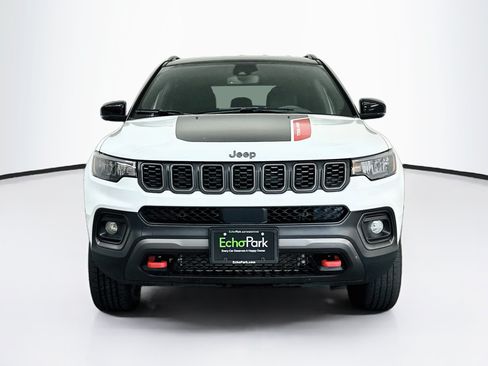 Used 2025 Jeep Compass Trailhawk AWD/4WD image 2