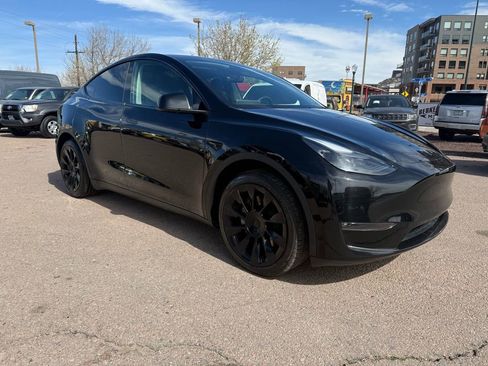 Used 2023 Tesla Model Y Long Range image 1