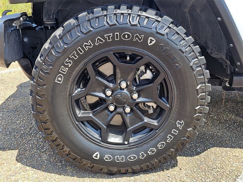 Used 2022 Jeep Gladiator Willys image 29