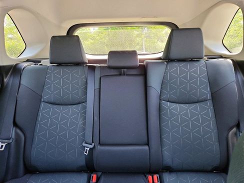 Used 2025 Toyota RAV4 XLE AWD/4WD image 7