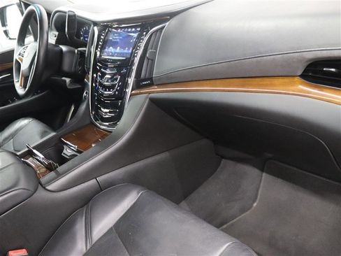 Used 2018 Cadillac Escalade ESV Luxury AWD/4WD image 28