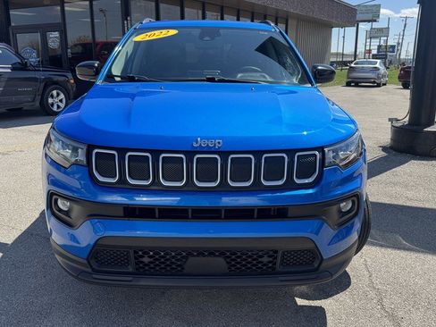 Used 2022 Jeep Compass Latitude image 3