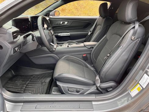 Used 2024 Ford Mustang Coupe image 8