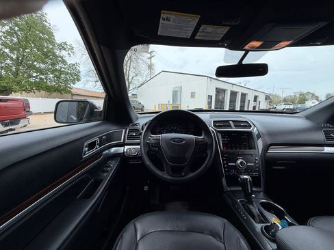 Used 2019 Ford Explorer Limited w/ Class III Trailer Tow Package image 2