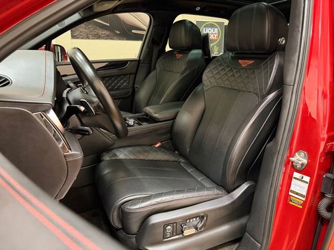 Used 2017 Bentley Bentayga AWD/4WD image 16