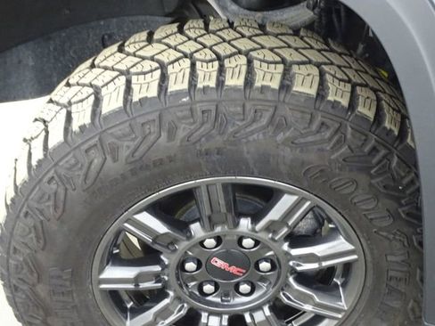 Used 2025 GMC Sierra 1500 AT4X image 34