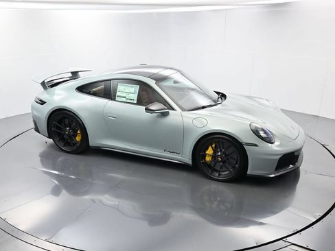 Certified 2025 Porsche 911 Carrera GTS RWD image 38