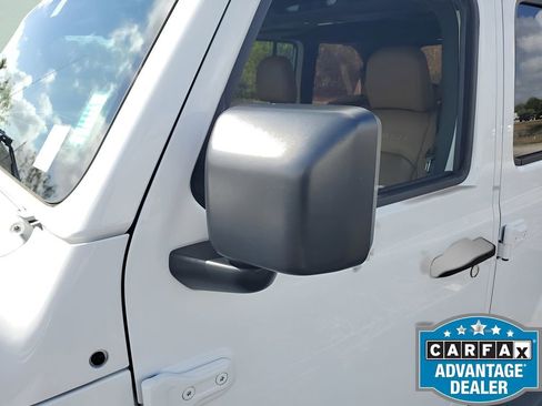 Used 2020 Jeep Wrangler Unlimited Sahara image 13