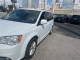 Used 2019 Dodge Grand Caravan SXT image 4