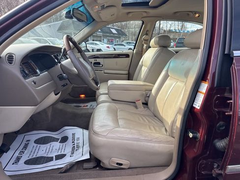 Used 2000 Lincoln Town Car Cartier image 27
