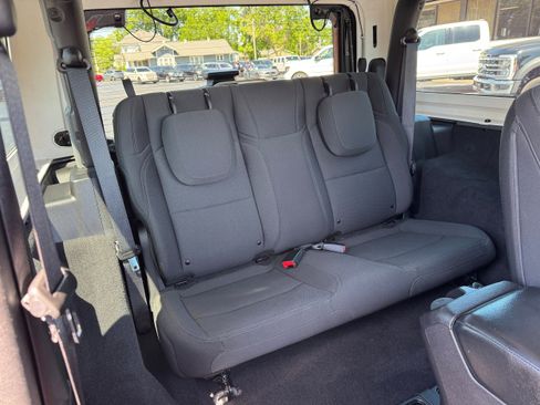 Used 2018 Jeep Wrangler Sport AWD/4WD image 15