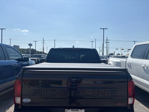Used 2024 Honda Ridgeline TrailSport image 3
