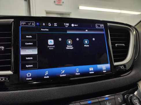 Used 2024 Chrysler Pacifica Touring-L image 55