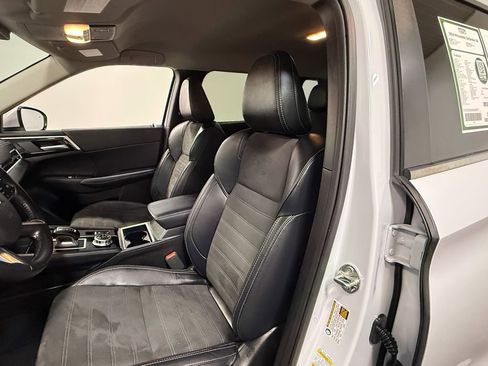 Used 2024 Mitsubishi Outlander SE image 52