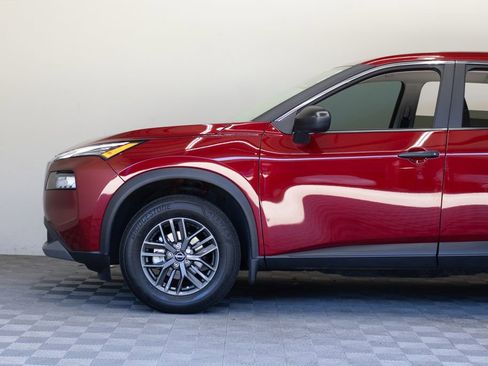 Used 2023 Nissan Rogue S image 8