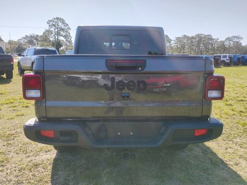 Certified 2023 Jeep Gladiator Sport AWD/4WD image 6