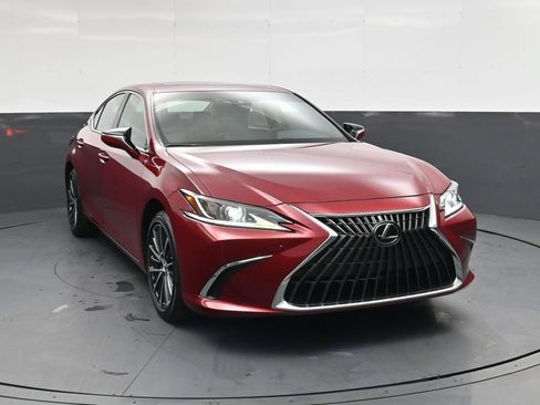 Used 2025 Lexus ES 300h w/ Premium Package FWD image 2
