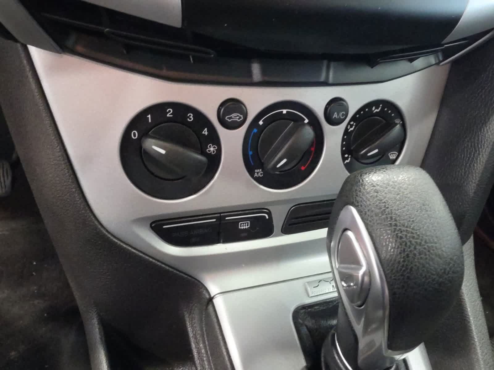Used 2014 Ford Focus SE FWD image 21
