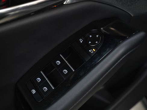 Used 2021 MAZDA MAZDA3 Hatchback w/Premium Plus Pkg image 22