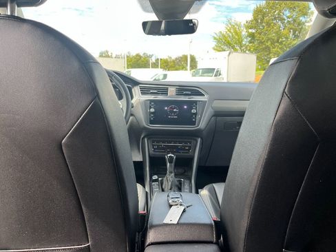 Used 2022 Volkswagen Tiguan SE image 21