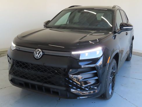 New 2026 Volkswagen Tiguan SE R-Line image 9