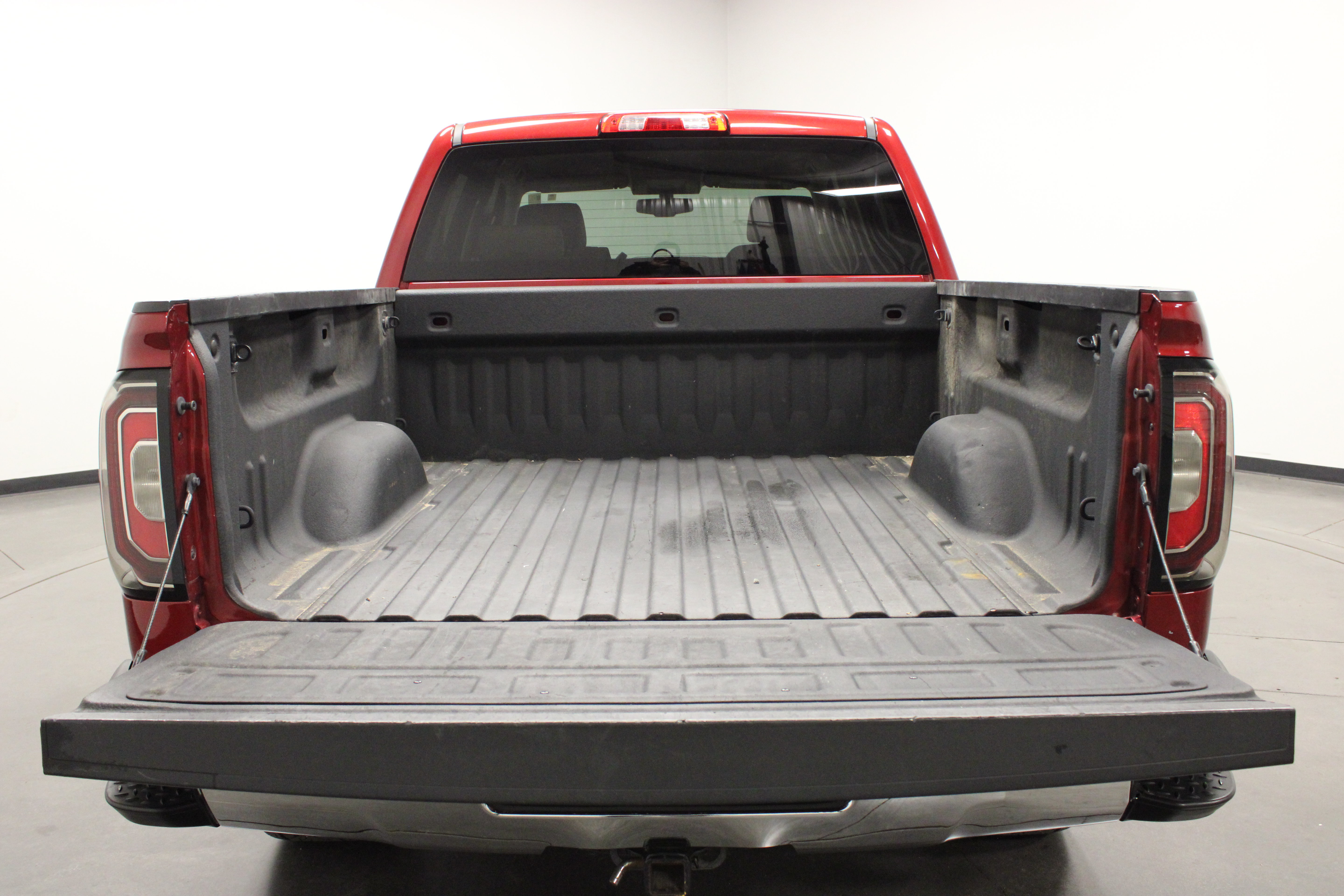 Used 2018 GMC Sierra 1500 SLT w/ SLT Premium Package AWD/4WD image 13