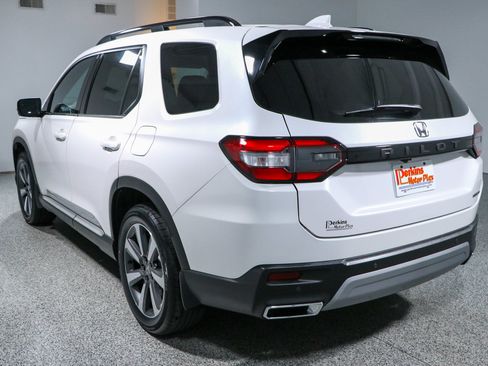 Used 2025 Honda Pilot Touring image 9