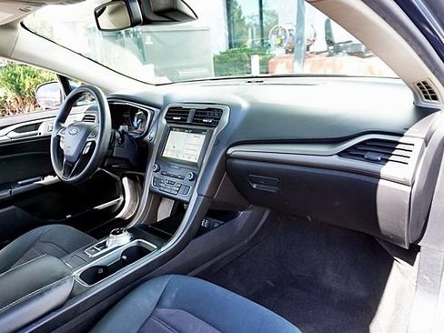 Used 2019 Ford Fusion SE FWD image 15
