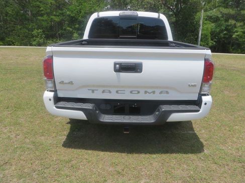 Used 2017 Toyota Tacoma Limited w/ Tow Package AWD/4WD image 7