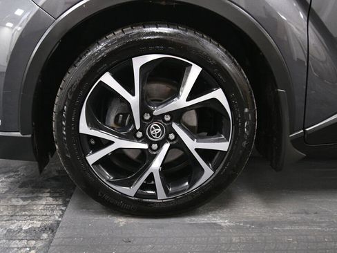 Used 2018 Toyota C-HR XLE image 28